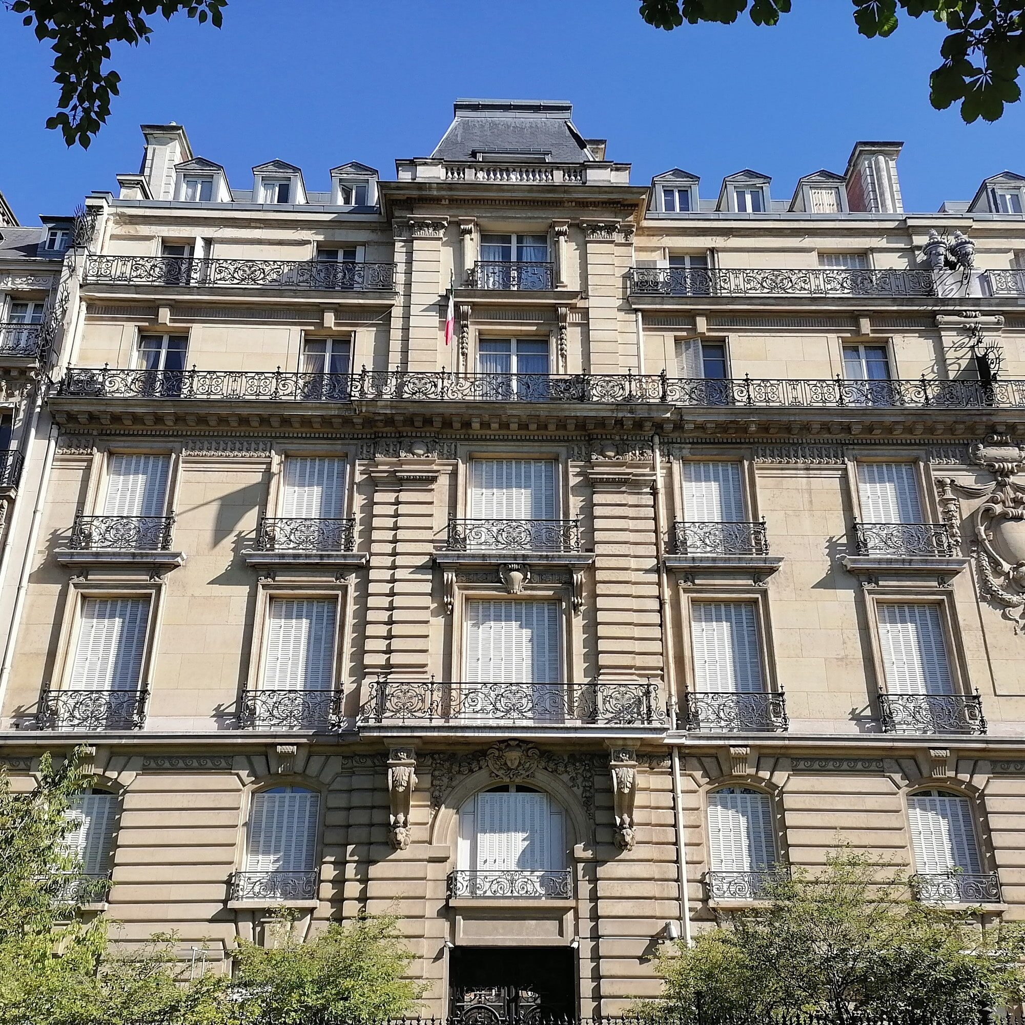 Biens mal acquis_ thumbnail carré