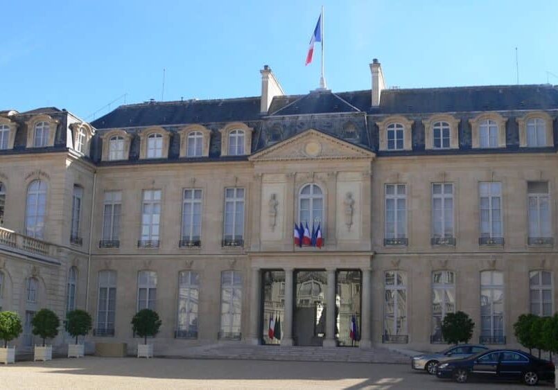 Paris_-_palais_de_l'Élysée_-_cour_05